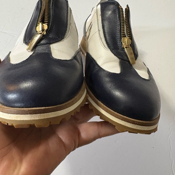 Walter Genuin Woman’s Blue and White Leather Golf Shoes w Gold Zip Closure. 7 - Picture 6 of 13